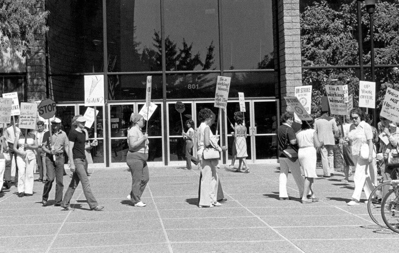 AFSCME Local 101 members picket San Jose City Hall for pay equity in July 1981. (Photo by Lou Dematteis)