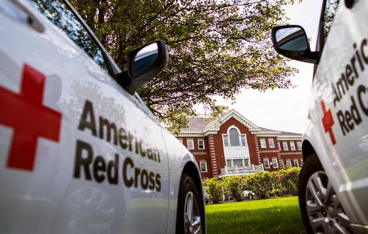 Photo of a Red Cross car.